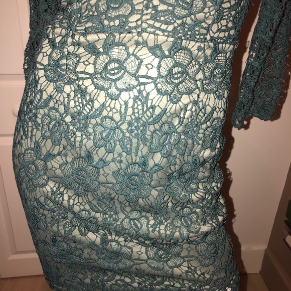Lace padded backless dress - Picture 4 of 4